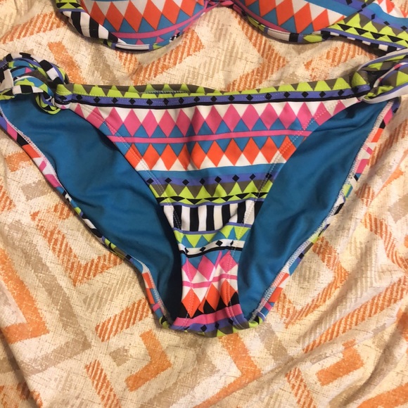Colorful bikini - Picture 2 of 8